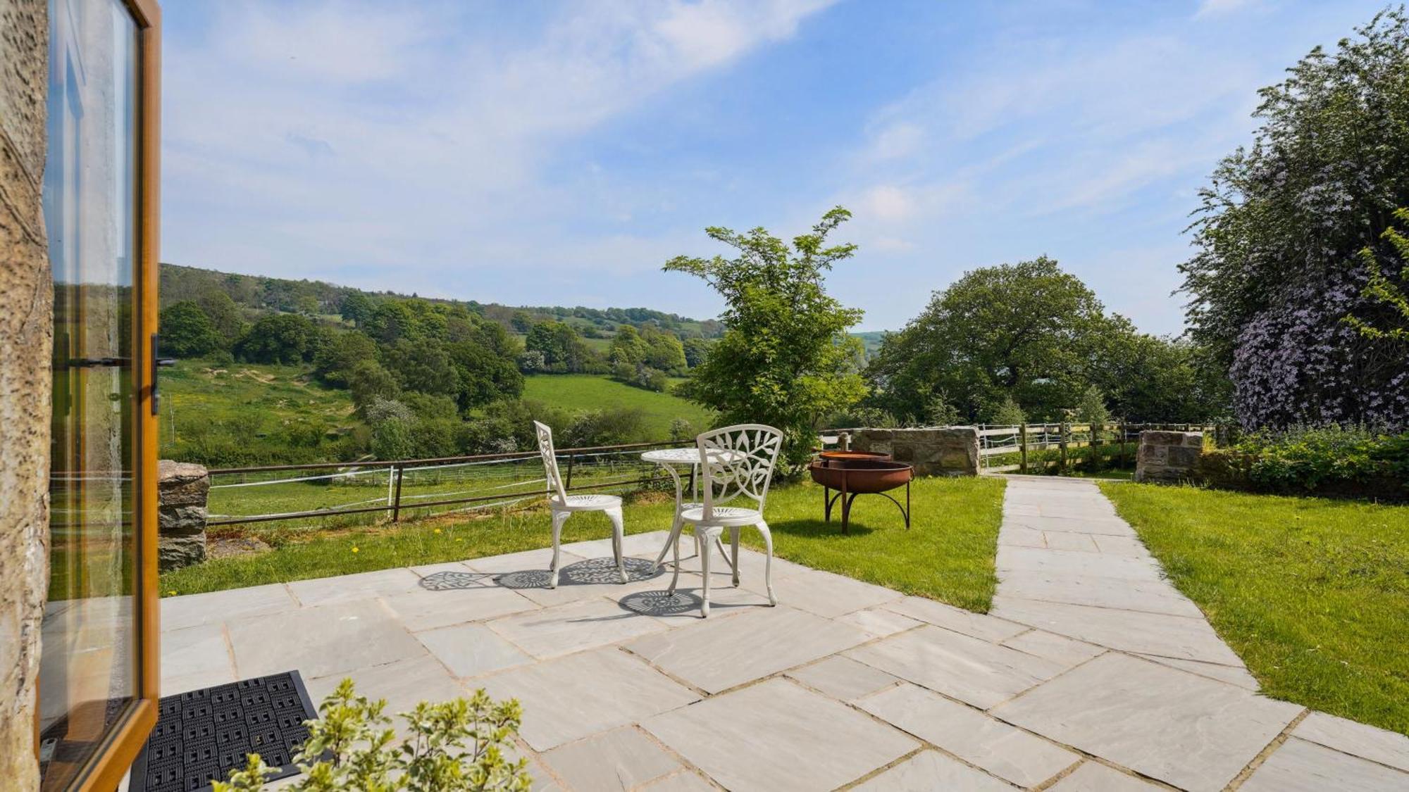 Tranquil Countryside Cottage For Two Wrexham Zewnętrze zdjęcie